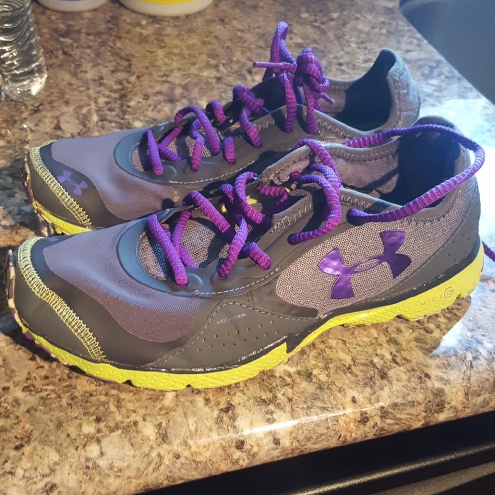 Women's Under Armour Tennis Shoes Size 8.5